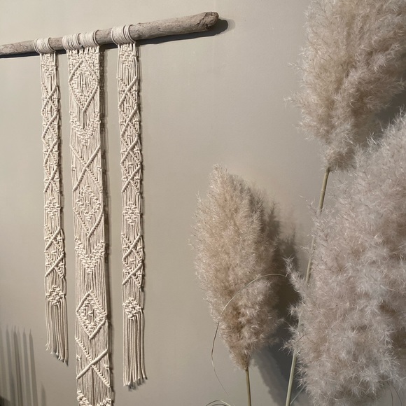 Large macrame wall hanging - Picture 3 of 4